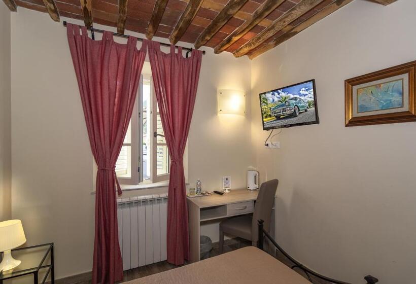 带2个卧室的套房, Art Gallery B&b