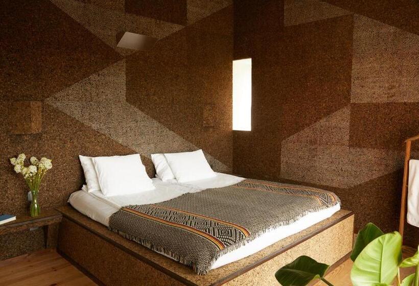 غرفة قياسية سرير كينج, Cavalo De Madeira