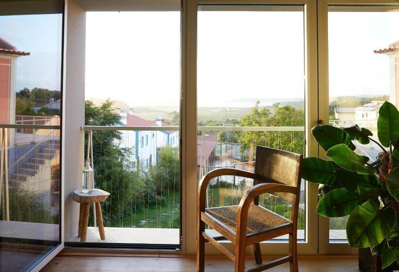 غرفة قياسية سرير كينج, Cavalo De Madeira