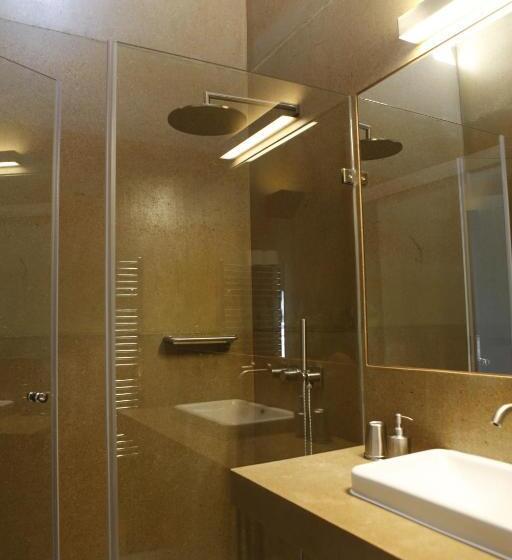 غرفة ديلوكس, Cavalo De Madeira