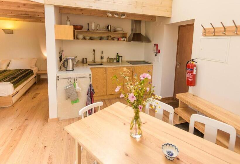 إستوديو قياسى مطل على البحر, Cavalo De Madeira