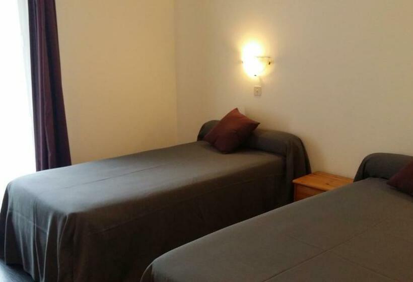 חדר קומפורט, La Roche Du Marais