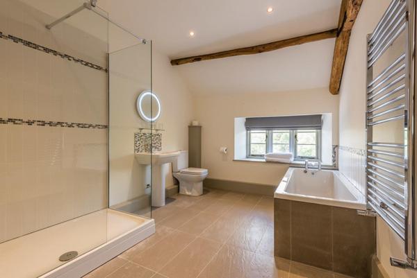 غرفة ديلوكس سرير كينج, The Baiting House