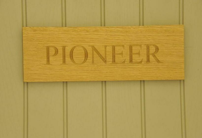 غرفة أساسية, The Baiting House