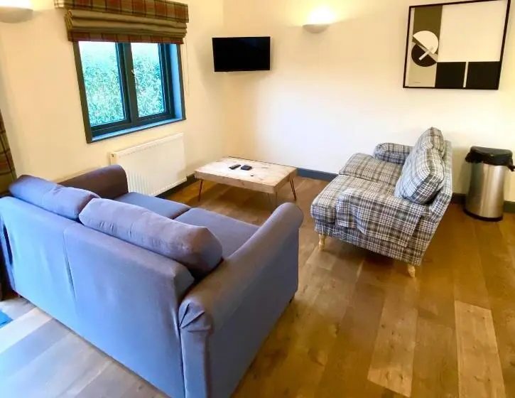 デラックスルーム, The Baiting House