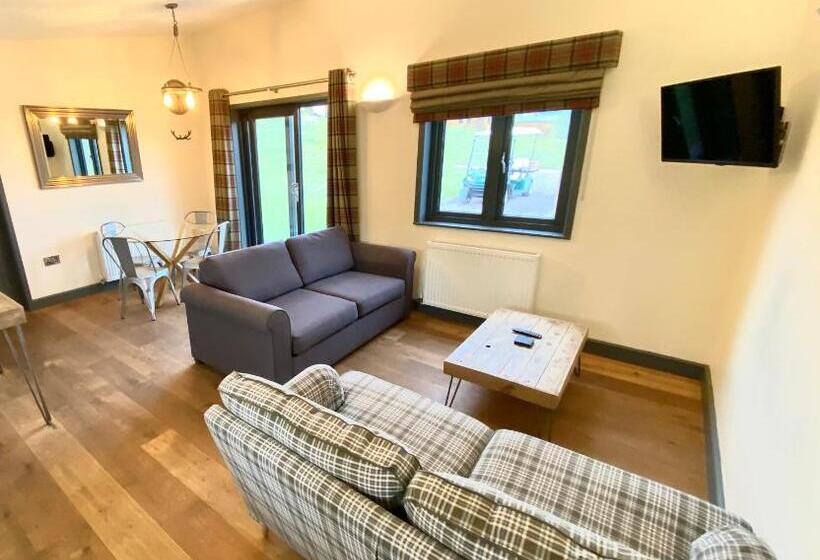 غرفة ديلوكس, The Baiting House