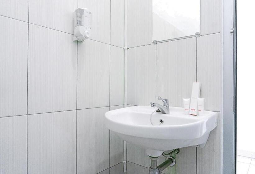 デラックスルーム, Homiko By Oyo Rooms