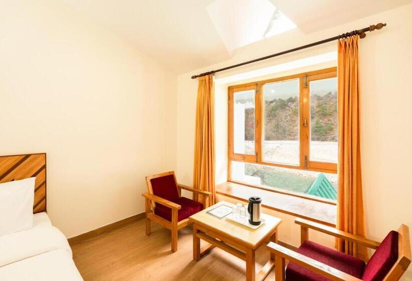 家庭间, Prakritithe Retreat