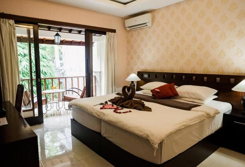 חדר דלוקס, Desak Putu Putra Hidden