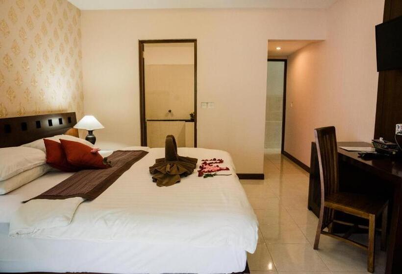 חדר דלוקס, Desak Putu Putra Hidden