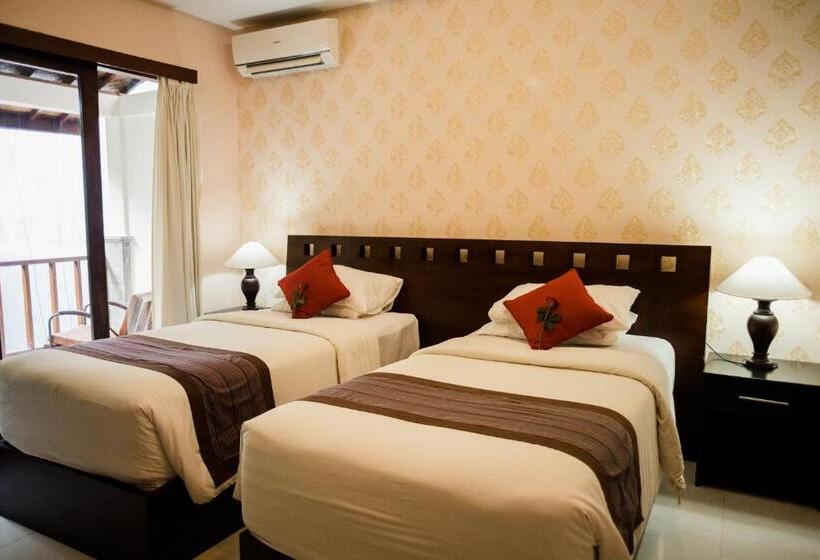 חדר דלוקס, Desak Putu Putra Hidden