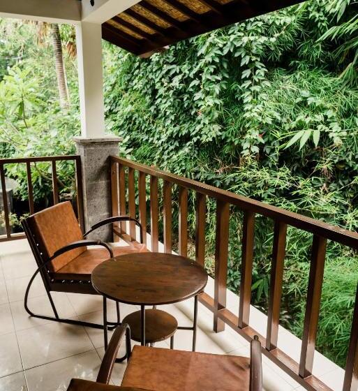 חדר דלוקס, Desak Putu Putra Hidden