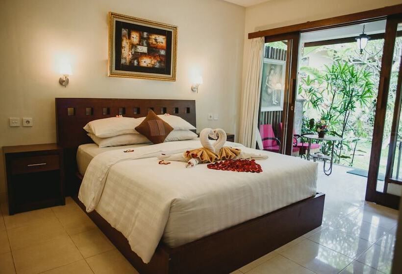 חדר סופריור, Desak Putu Putra Hidden