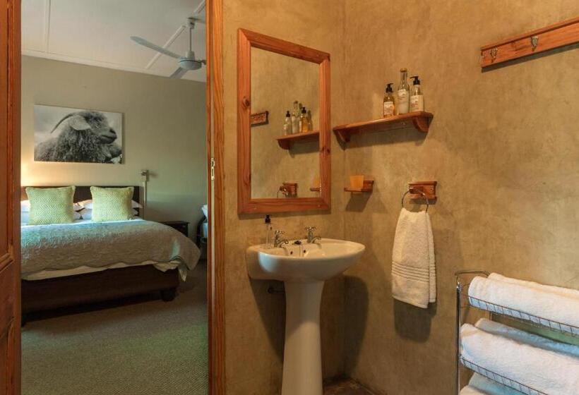 جناح عائلي, Gamamadi Guest Farm