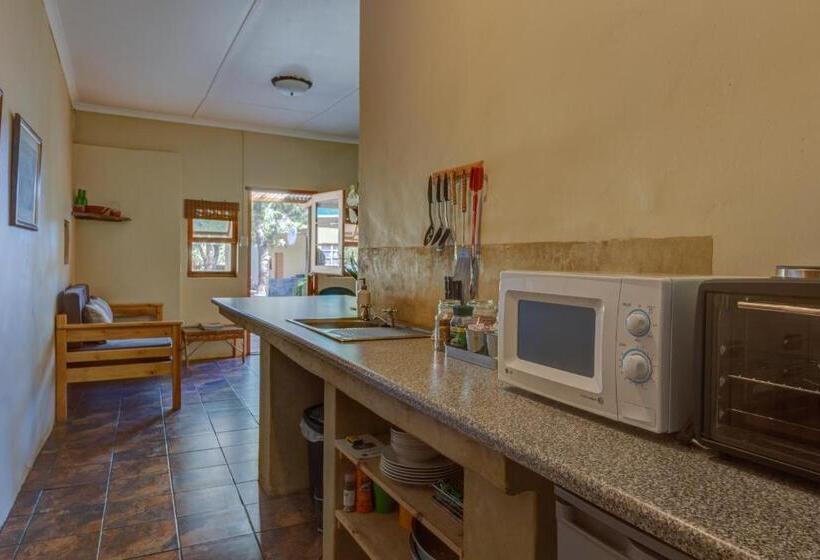 جناح عائلي, Gamamadi Guest Farm