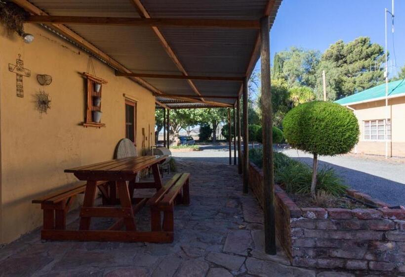 جناح عائلي, Gamamadi Guest Farm