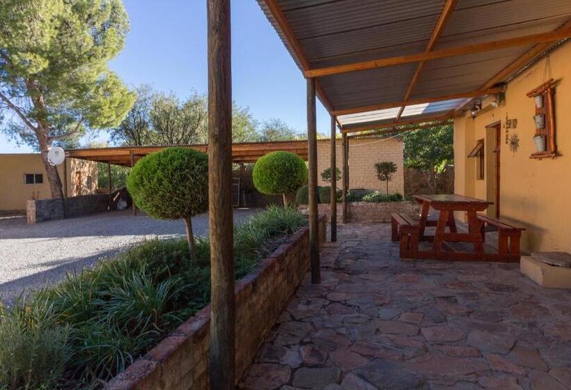 جناح عائلي, Gamamadi Guest Farm