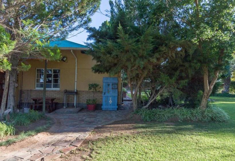 جناح عائلي, Gamamadi Guest Farm