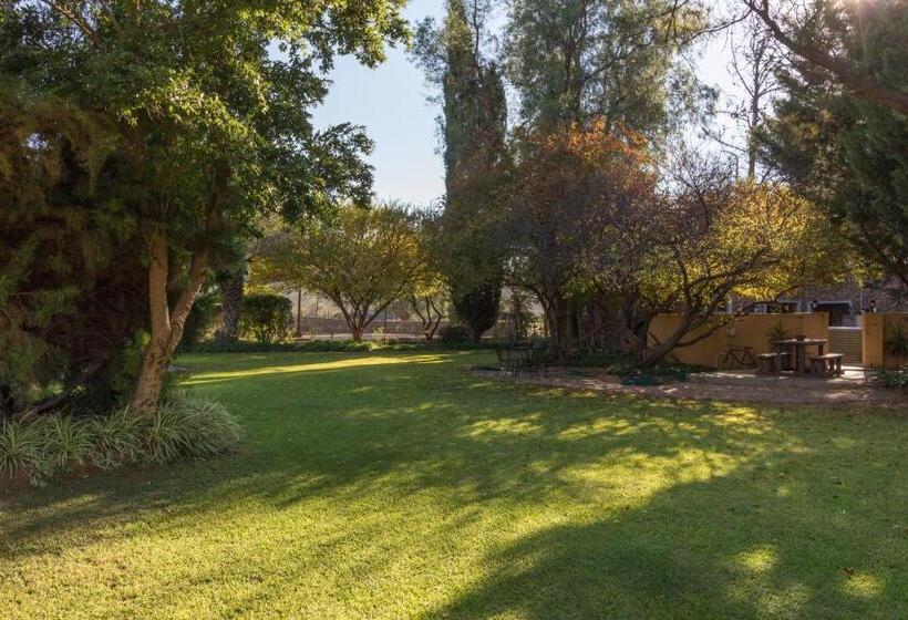 جناح عائلي, Gamamadi Guest Farm