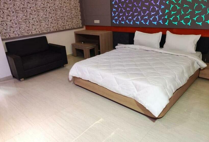 Номер Deluxe, The Grand Takshak