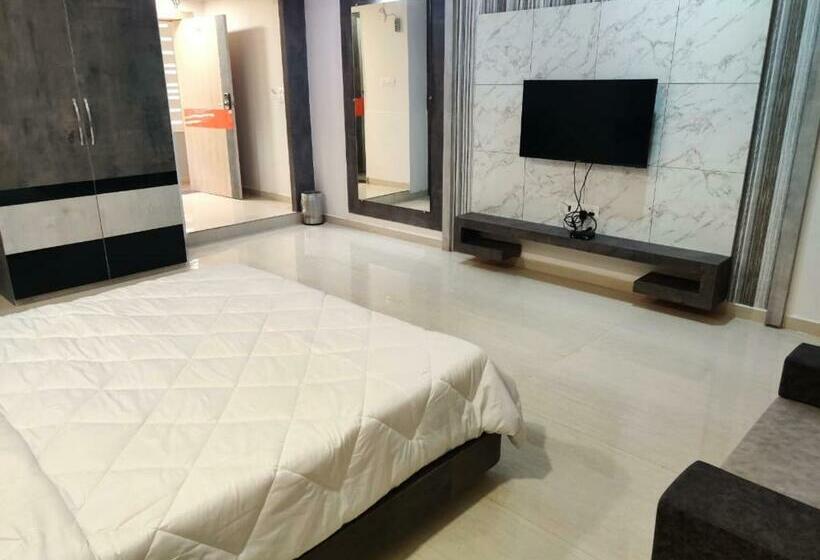 Quarto Deluxe, The Grand Takshak