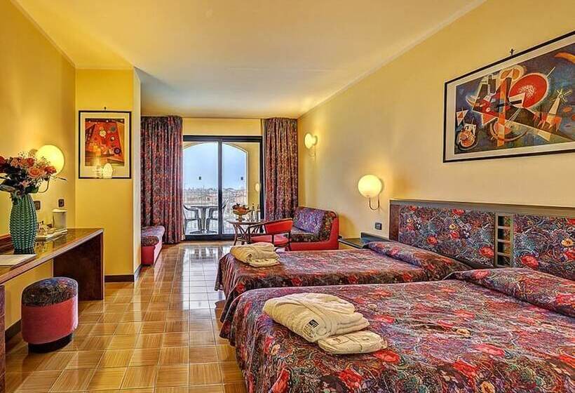 Economy Quadruple Room, Caesar Palace