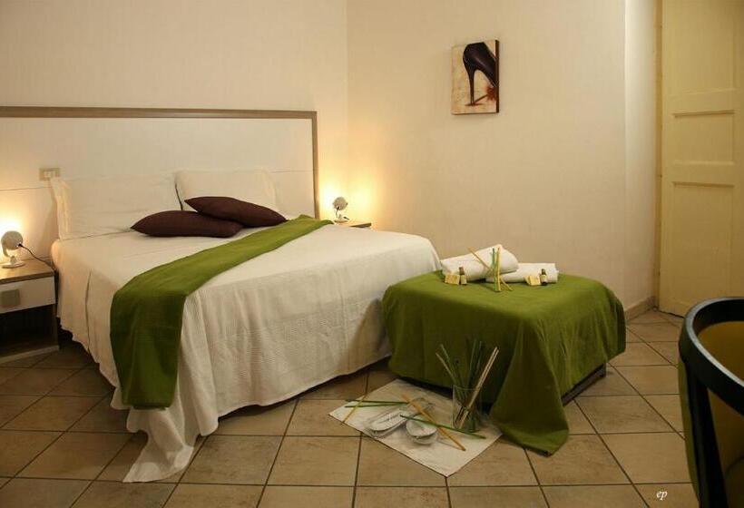 اتاق استاندارد سه نفره, Caravaggio