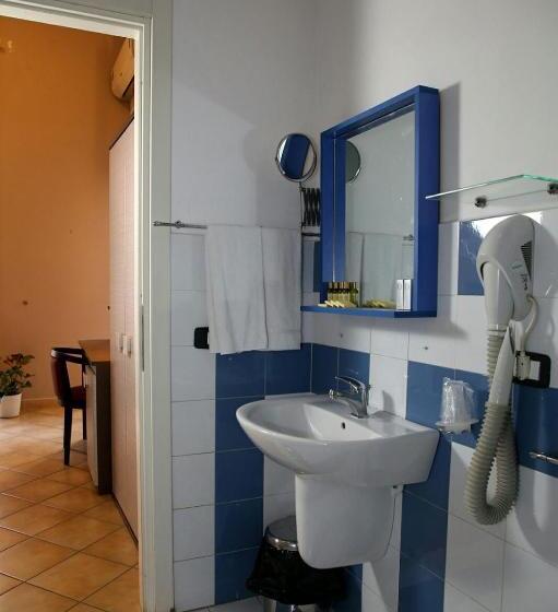 اتاق استاندارد چهار تخته, Caravaggio