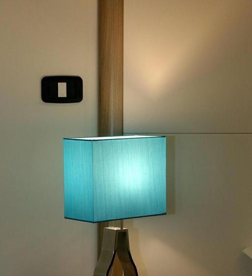 اتاق استاندارد چهار تخته, Caravaggio