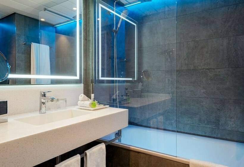 اتاق خانوادگی, NH Collection Berlin Mitte Am Checkpoint Charlie