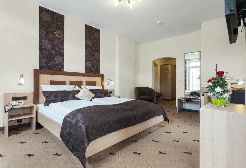 جناح جونيور, Rappen Rothenburg Ob Der Tauber