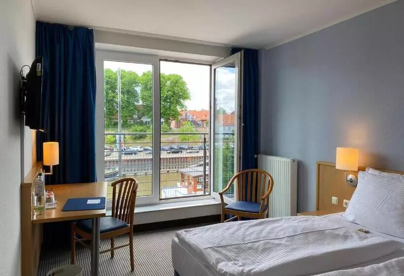 Comfort room with view, Stadthafen Stade
