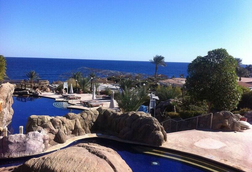 プールビュースタンダードルーム, Sheraton Sharm Hotel, Resort, Villas & Spa