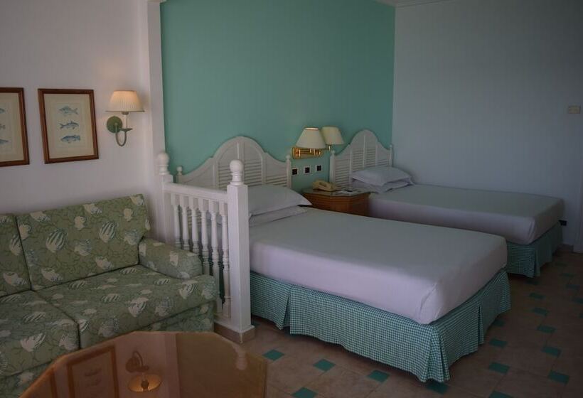 プールビュースタンダードルーム, Sheraton Sharm Hotel, Resort, Villas & Spa