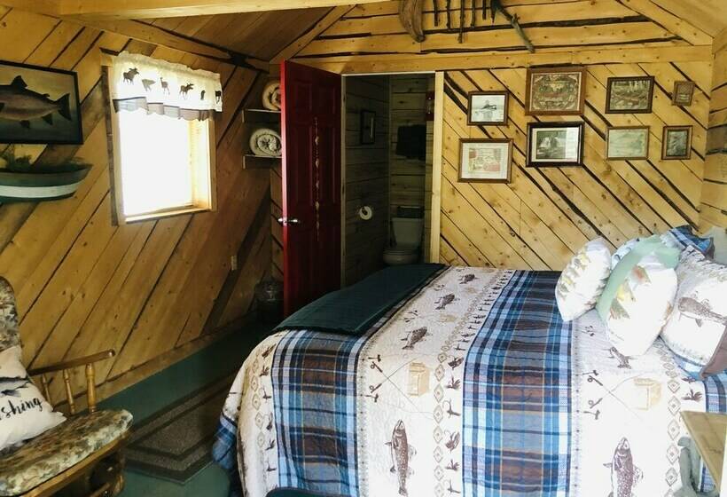 كابينة, Wrangell Mountain Lodge  Private Bathroom With Shower