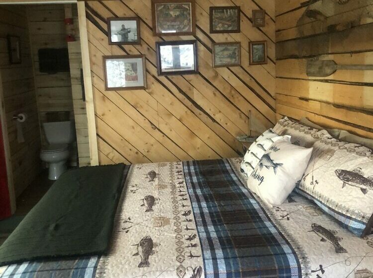 كابينة, Wrangell Mountain Lodge  Private Bathroom With Shower