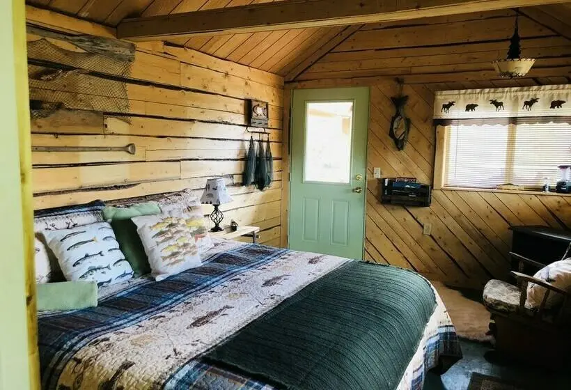 キャビン, Wrangell Mountain Lodge  Private Bathroom With Shower