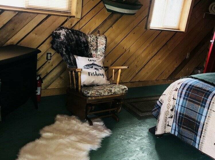 كابينة, Wrangell Mountain Lodge  Private Bathroom With Shower