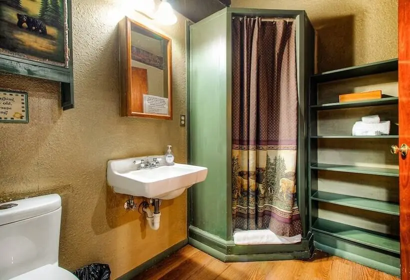 デラックスキャビン, Redwoods River Resort