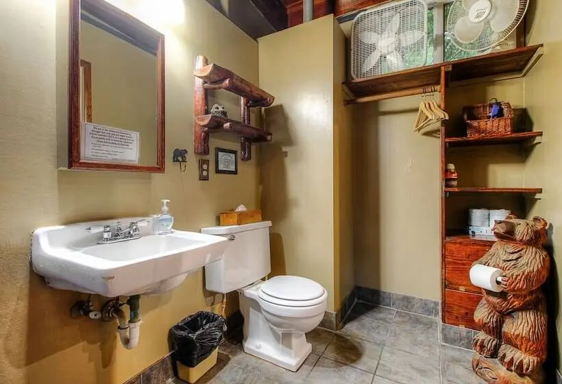 デラックスキャビン, Redwoods River Resort