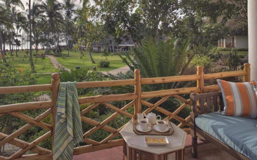高级大房间, Bluebay Beach Resort & Spa