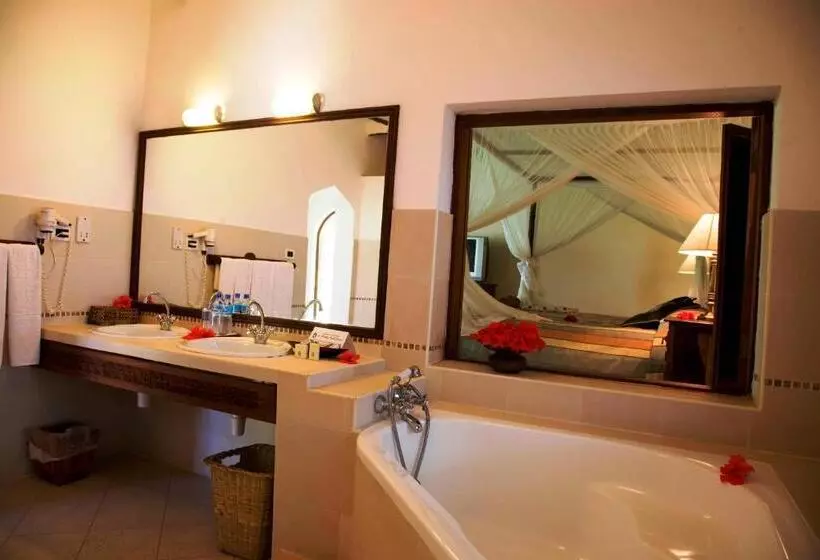 سوییت جونیور, Bluebay Beach Resort & Spa