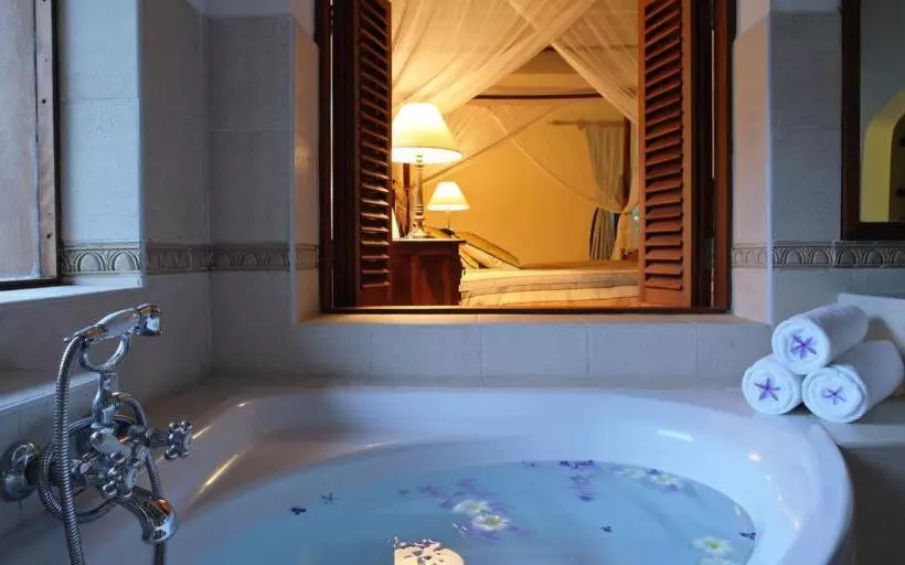 سوییت جونیور, Bluebay Beach Resort & Spa