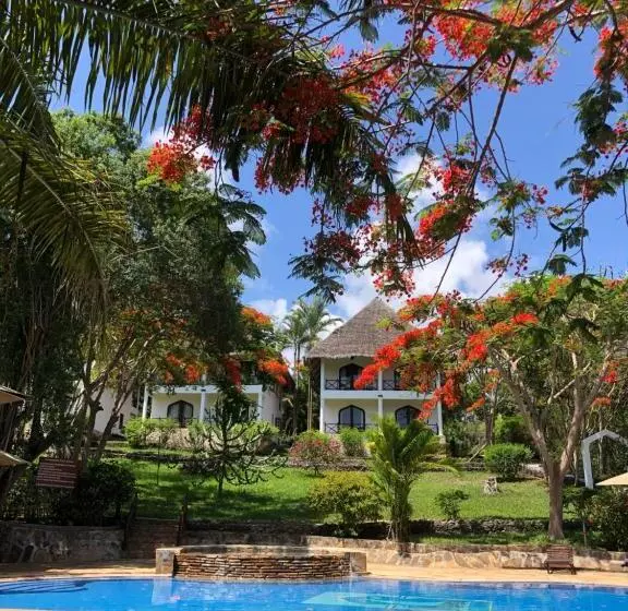 چشم‌انداز استخر اتاق کلوب, Bluebay Beach Resort & Spa