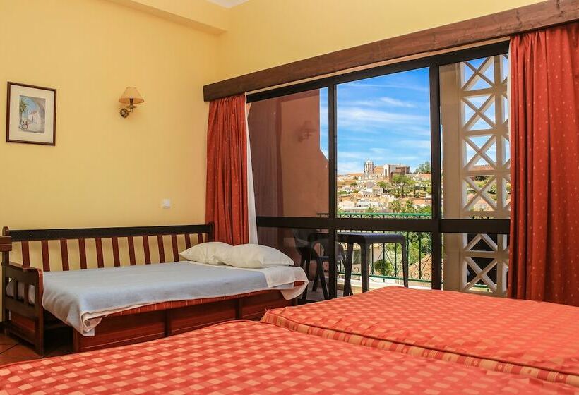 חדר סטנדרטי לשלושה עם נוף, Colina Dos Mouros