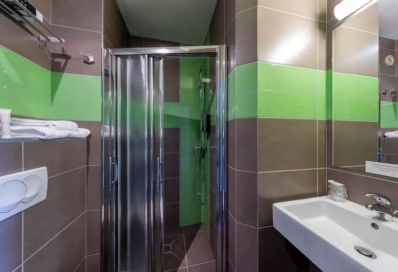 コンフォートルーム, Logis Hotel Noemys Pont De L Etoile