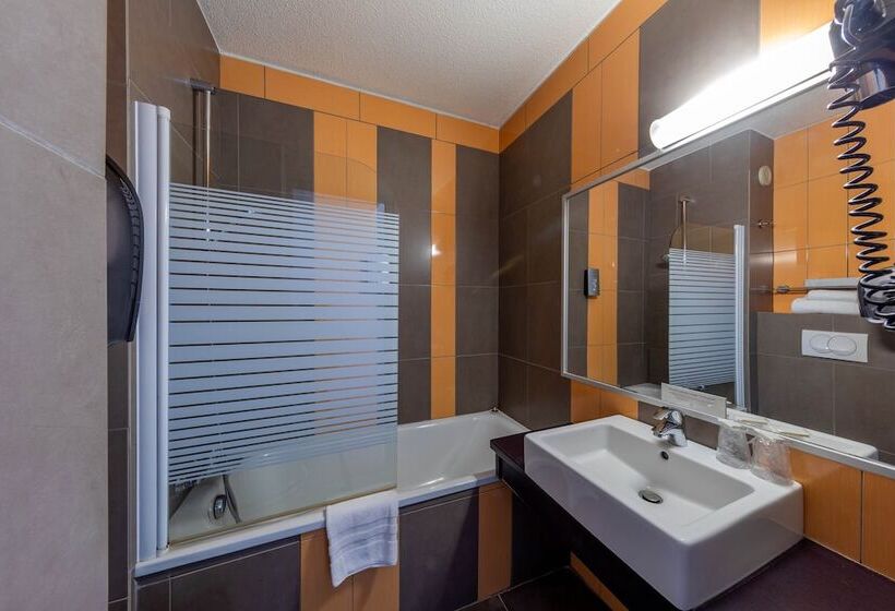 高级大房间, Logis Hotel Noemys Pont De L Etoile