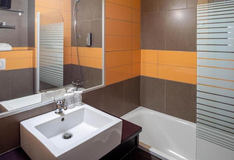 Номер Стандарт Трехместный, Logis Hotel Noemys Pont De L Etoile