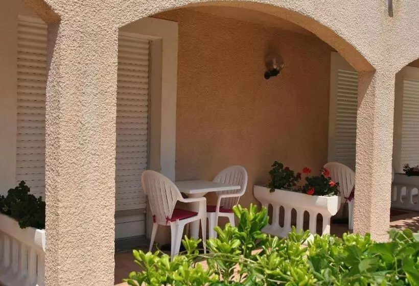 Standardrum Poolutsikt, Hostellerie Saint Benoît
