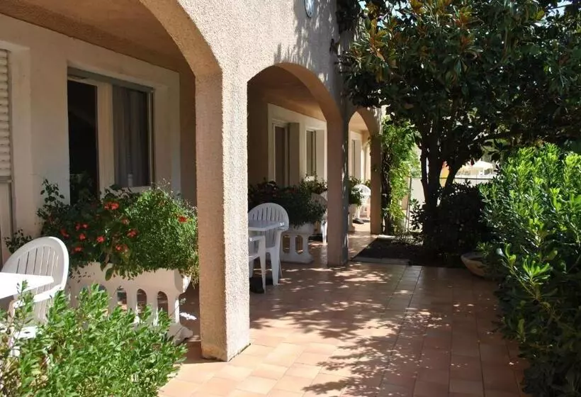 Standardrum Poolutsikt, Hostellerie Saint Benoît